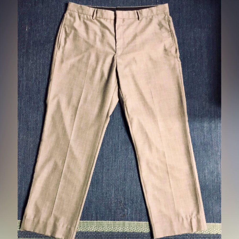 Mens Calvin Klein Pleated Dress Pants with Pattern. Size 36-32